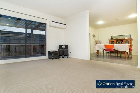 Property photo of 8 Carabott Place Berwick VIC 3806