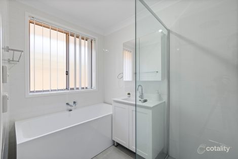 Property photo of 6 Seaeagle Crescent Green Valley NSW 2168