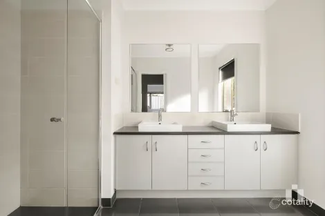 Property photo of 14 Mollison Drive Doreen VIC 3754