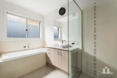 Property photo of 14 Mollison Drive Doreen VIC 3754