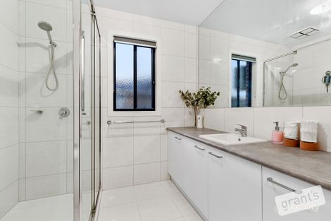 Property photo of 16 Bradman Drive Cranbourne West VIC 3977