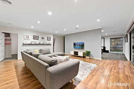 Property photo of 1 Cassinia Link Pakenham VIC 3810