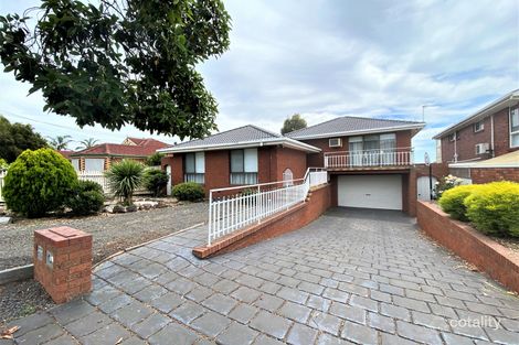 Property photo of 3 Rushden Close Bell Post Hill VIC 3215