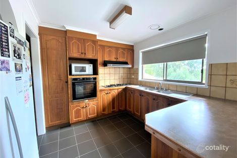 Property photo of 3 Rushden Close Bell Post Hill VIC 3215