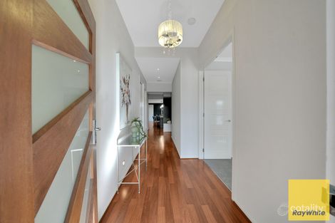 Property photo of 2 Fremantle Place Taylors Hill VIC 3037