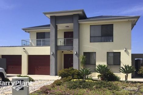 8 Island Point Ave, Waterways, VIC 3195