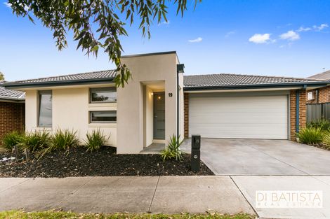Property photo of 19 Versant Drive Craigieburn VIC 3064