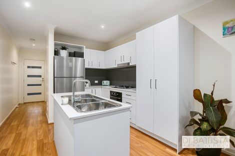 Property photo of 19 Versant Drive Craigieburn VIC 3064