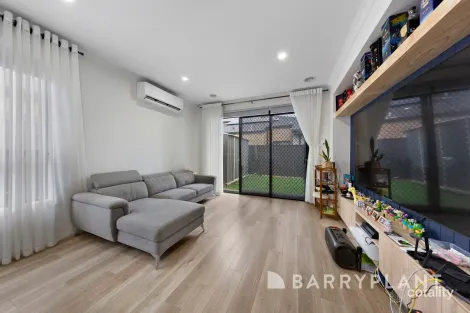Property photo of 27 Voyager Boulevard Tarneit VIC 3029