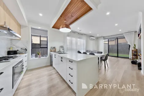 Property photo of 27 Voyager Boulevard Tarneit VIC 3029