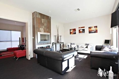 Property photo of 32 Blaxland Street Burnside Heights VIC 3023