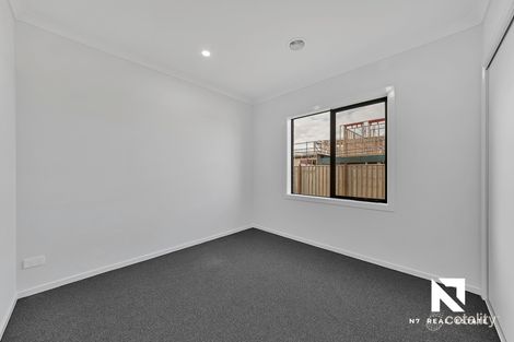 13 Honeyeater Way, Rockbank, VIC 3335