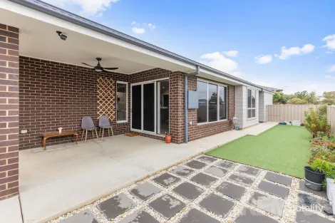 Property photo of 1/6 Exford Loop Bourkelands NSW 2650