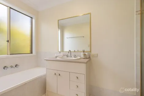 Property photo of 9 Wade Court Shailer Park QLD 4128