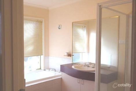 Property photo of 18 Carnaby Close Hoppers Crossing VIC 3029