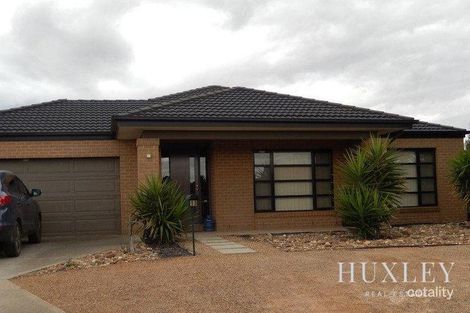 Property photo of 11 Nicholas Place Brookfield VIC 3338
