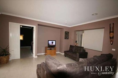 Property photo of 11 Nicholas Place Brookfield VIC 3338