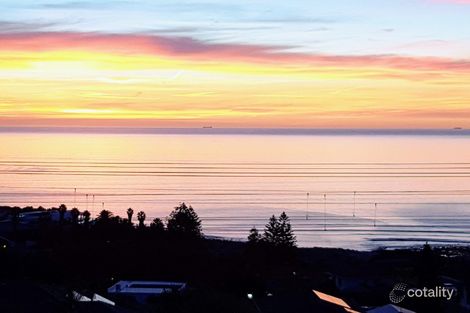 14 Columbia Cres, Hallett Cove, SA 5158