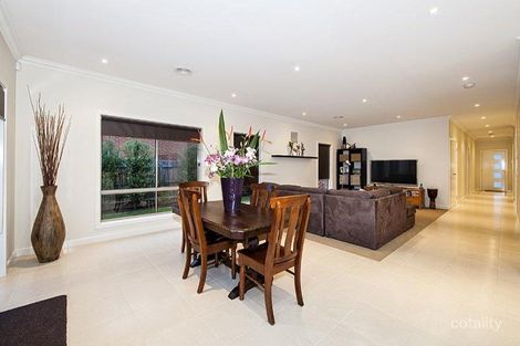 Property photo of 32 Neddletail Crescent South Morang VIC 3752