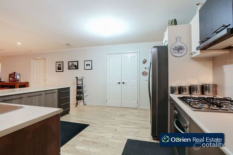 Property photo of 10 Broadleaf Way Cranbourne VIC 3977