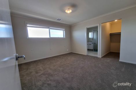 Property photo of 41 Barrabool Boulevard Mambourin VIC 3024