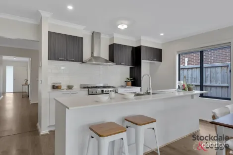 Property photo of 20 Cherrywood Avenue Manor Lakes VIC 3024