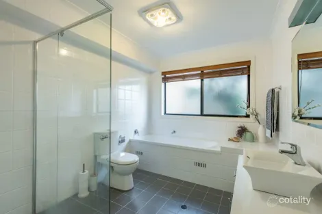 Property photo of 19 Robusta Close Erina NSW 2250