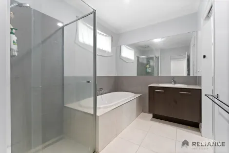 Property photo of 38 Samson Brook Drive Wallan VIC 3756