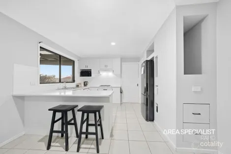 Property photo of 9 Fishburn Place Cranbourne West VIC 3977