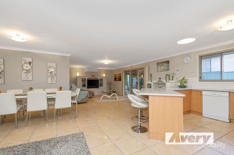 Property photo of 8 Lakeshore Close Kilaben Bay NSW 2283