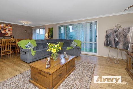 Property photo of 8 Lakeshore Close Kilaben Bay NSW 2283