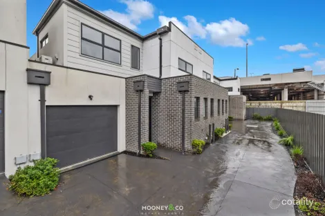 Property photo of 2/12 Mundaring Drive Cranbourne VIC 3977