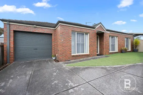 3/11 ALEXANDER AVE, WENDOUREE, VIC 3355