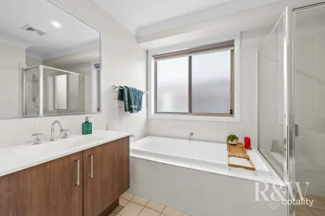 Property photo of 33 Delaware Street Spring Farm NSW 2570