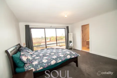 Property photo of 33 Lawford Crescent Griffith NSW 2680