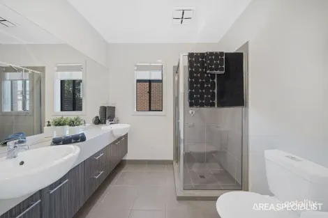 Property photo of 32 Kirkham Drive Thornhill Park VIC 3335