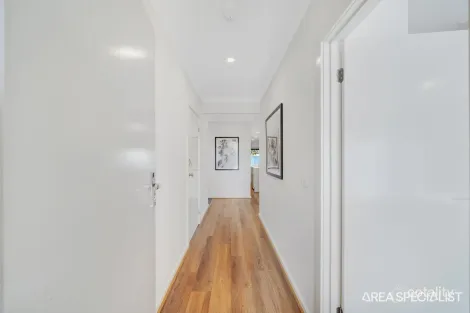 Property photo of 32 Kirkham Drive Thornhill Park VIC 3335