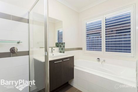 Property photo of 19 Marlin Crescent Point Cook VIC 3030