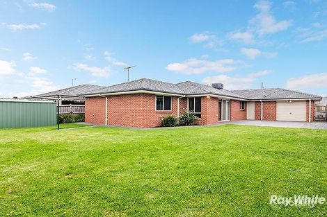 Property photo of 12 Charlbury Crescent Cranbourne North VIC 3977