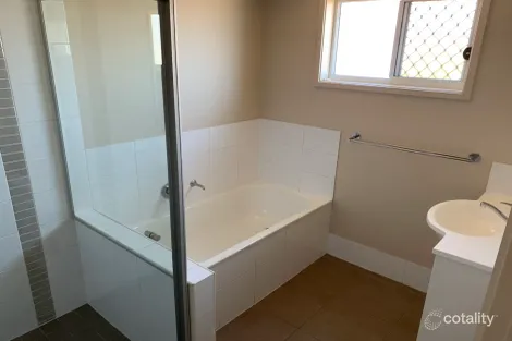 Property photo of 32 Scenic Drive Emerald QLD 4720