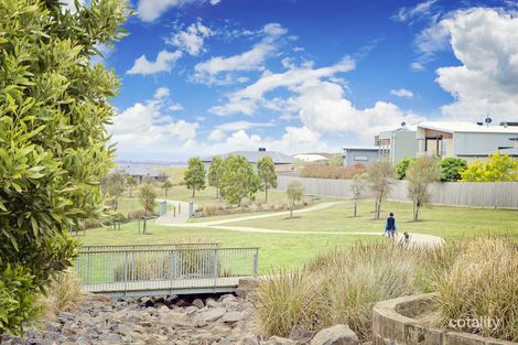 2 Highpoint Cres, Highton, VIC 3216