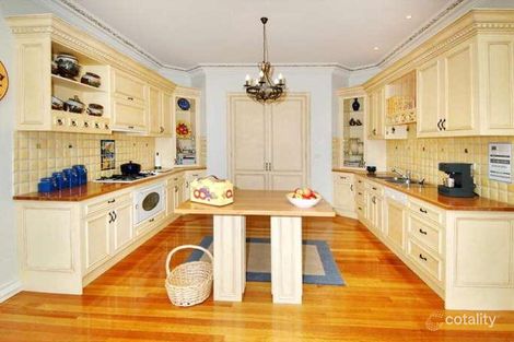 Property photo of 4 Mackenzie Close Taylors Lakes VIC 3038