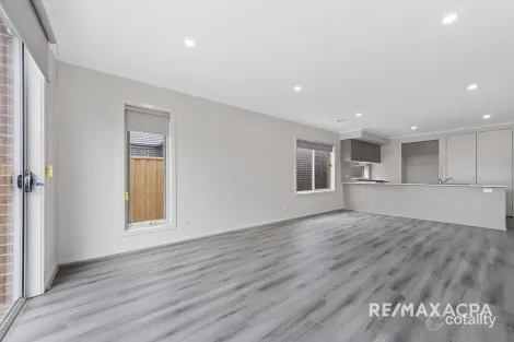 Property photo of 25 Wilderness Road Fraser Rise VIC 3336