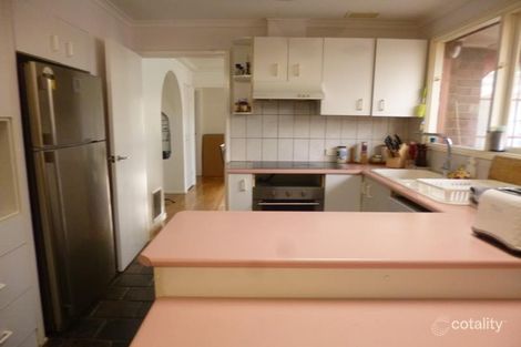 Property photo of 32 Primrose Hill Close Endeavour Hills VIC 3802