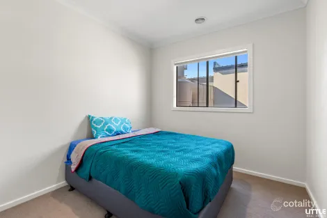 Property photo of 12 Viola Drive Rockbank VIC 3335