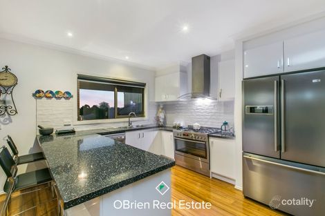 Property photo of 10 Mayfair Drive Drouin VIC 3818