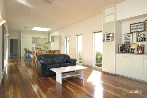 Property photo of 21 Hayes Road Strathmore VIC 3041
