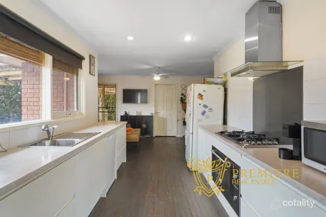 Property photo of 9 Thomas Crescent Cranbourne VIC 3977