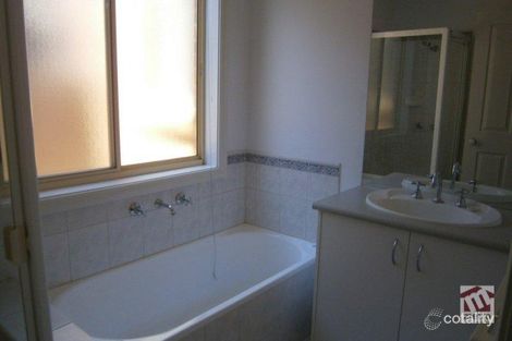 Property photo of 21 Rutman Close Werribee VIC 3030