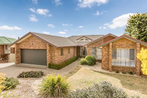 Property photo of 8 Johanna Moore Avenue Jerrabomberra NSW 2619